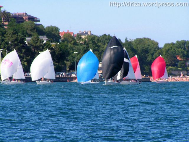 J80_CM_03 Los franchutes, de negro