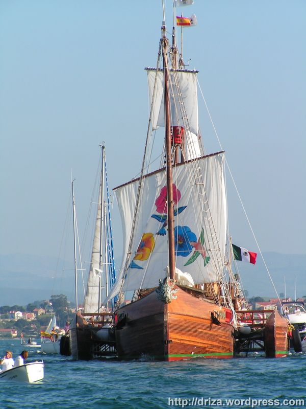Zamná es un trimarán hecho de 36 maderas diferentes