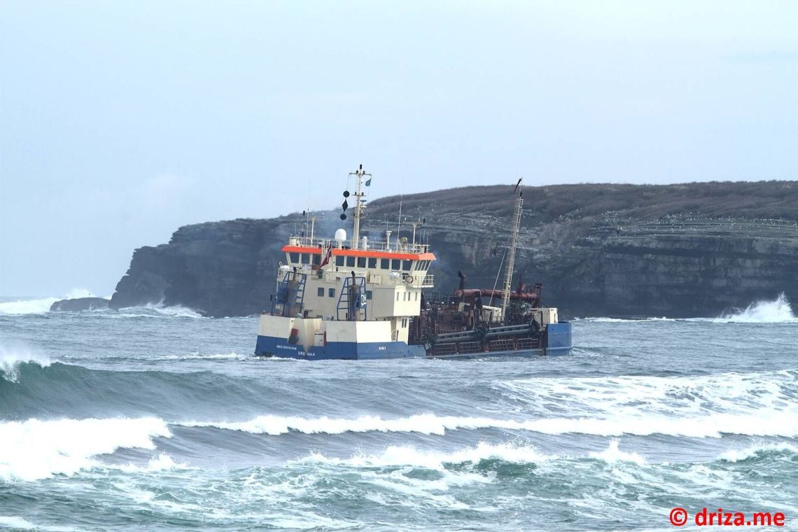 Vertiendo frente a la playa de Loredo (Foto: Carlos)