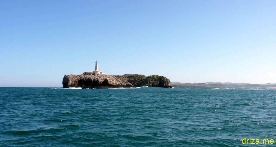 Pequeñas rompientes por la mar de fondo en Mouro