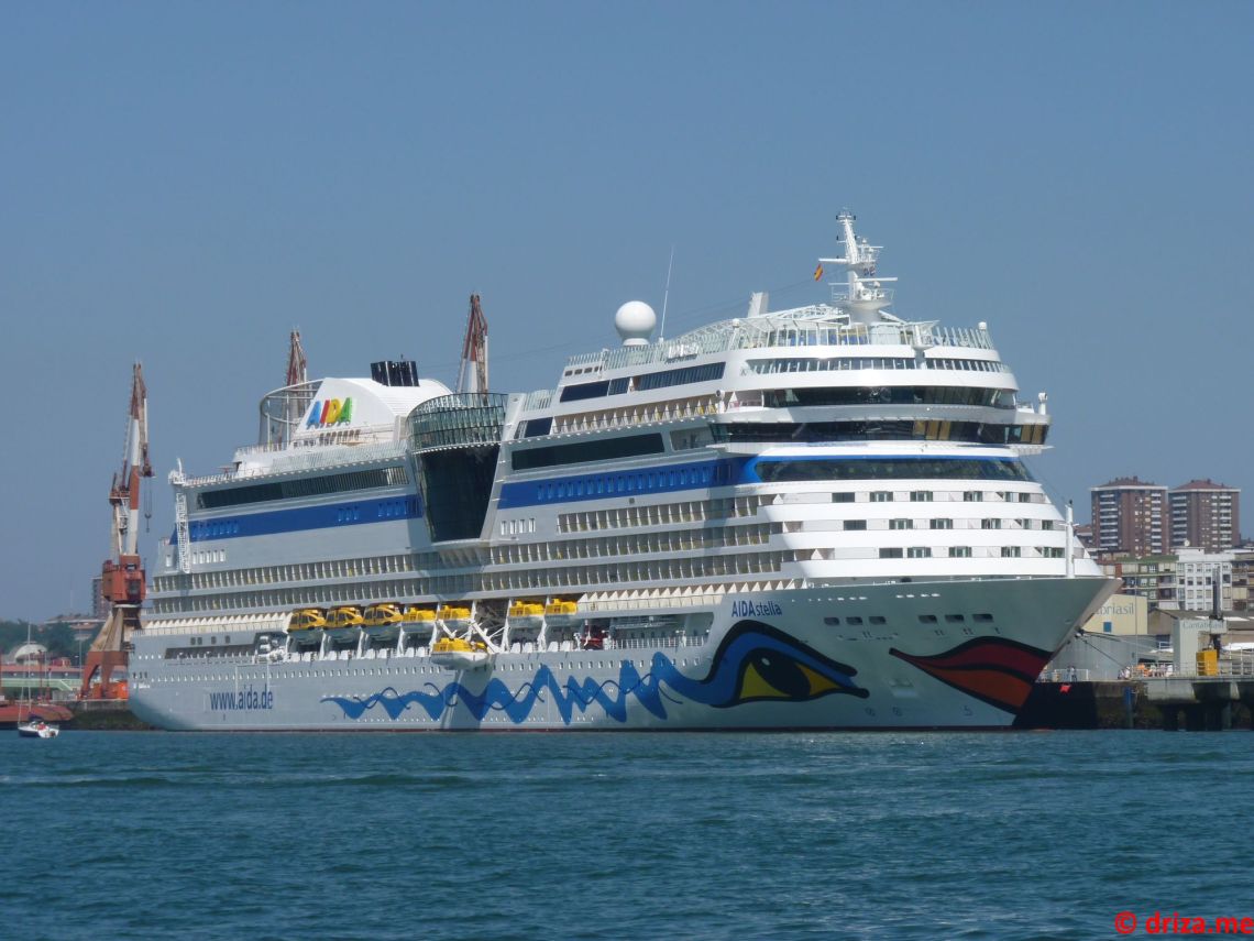 El Aida Stella atracado en Raos