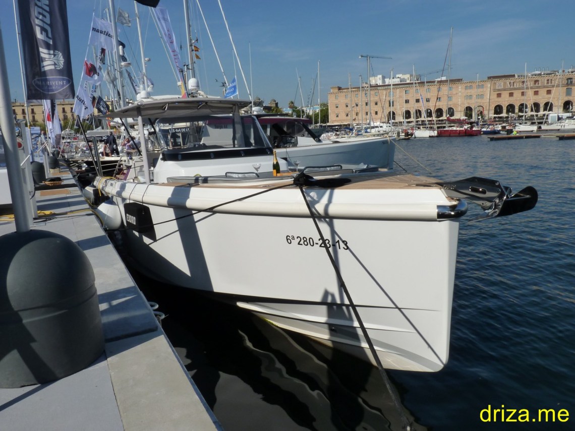 Barcos de diseño ultramoderno