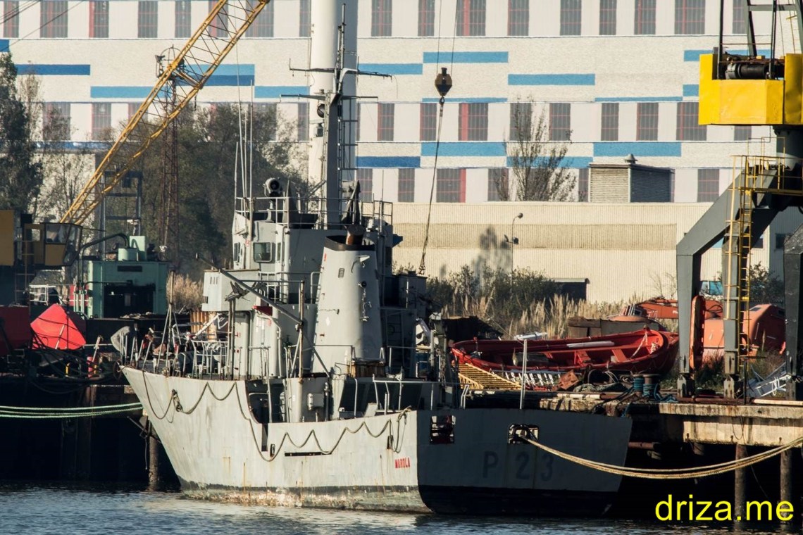 Atracada esperando su final