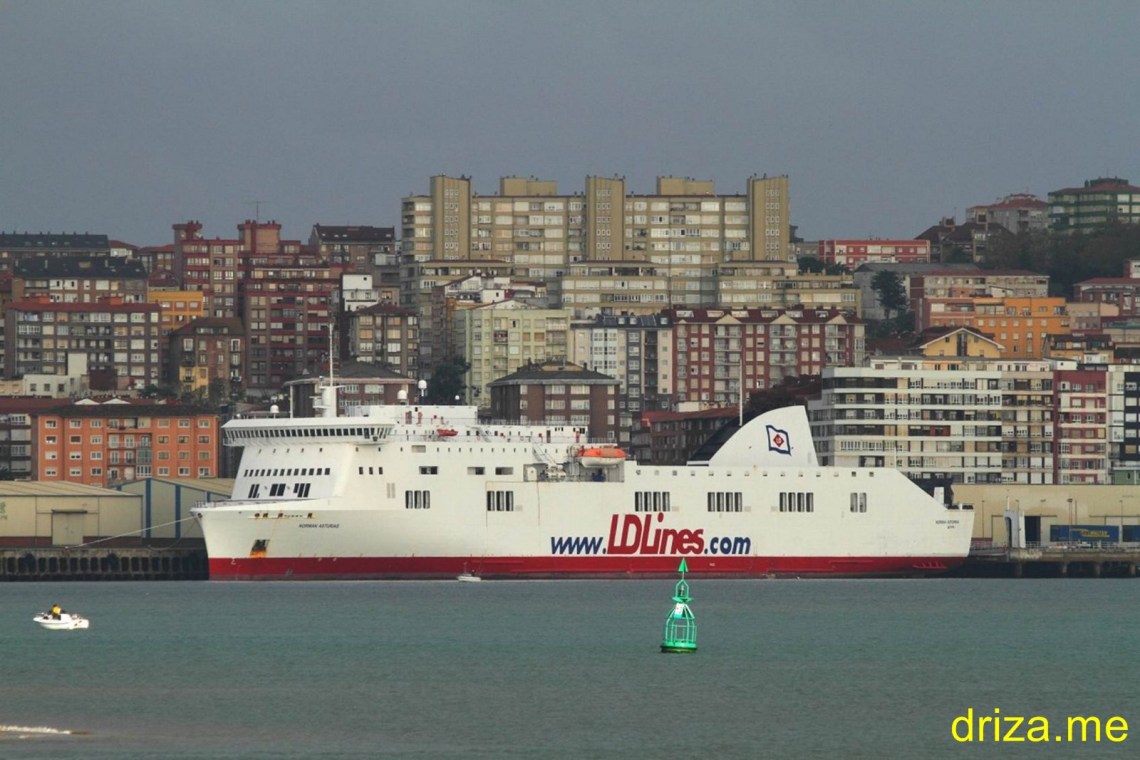 Norman Asturias atracado esta mañana