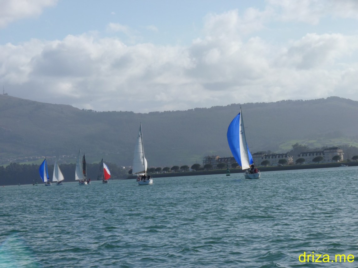 Todos hacia la baliza de sotavento