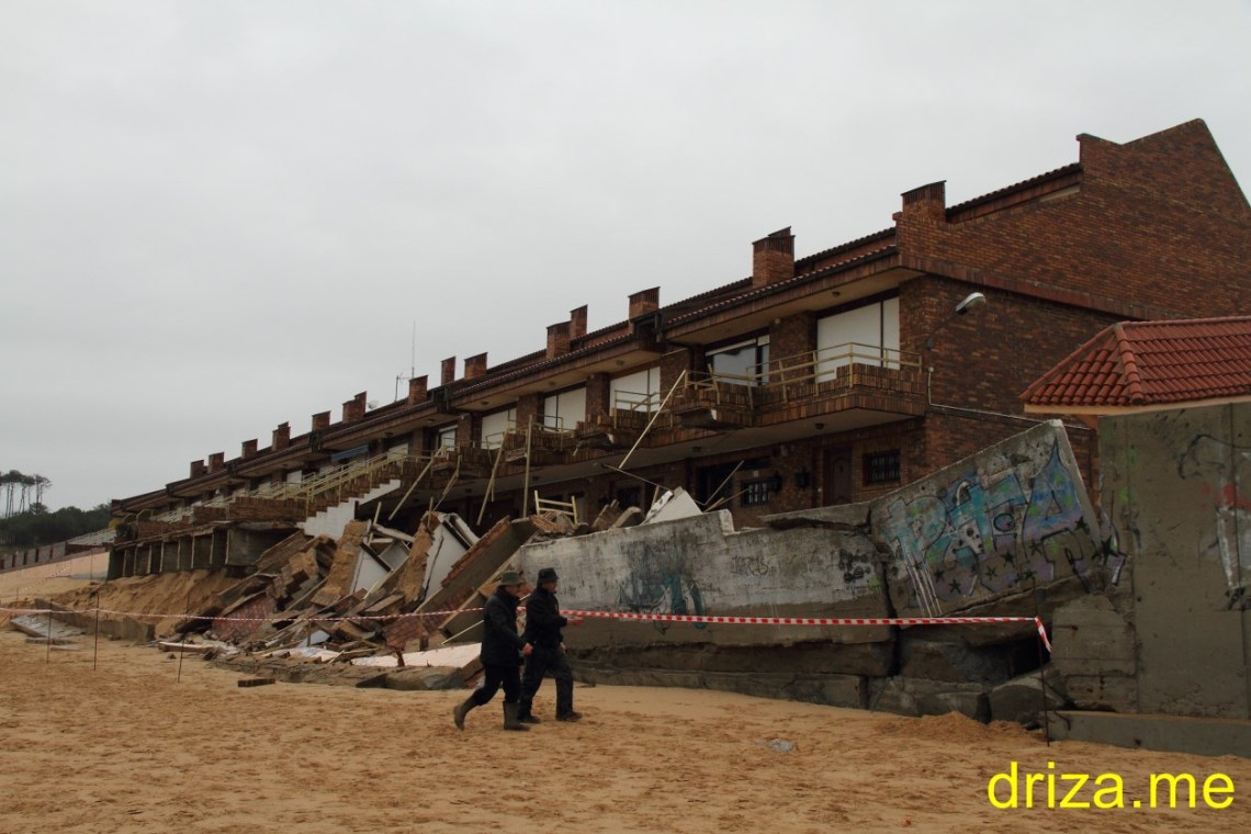 Varios técnicos se acercaron para evaluar los daños.