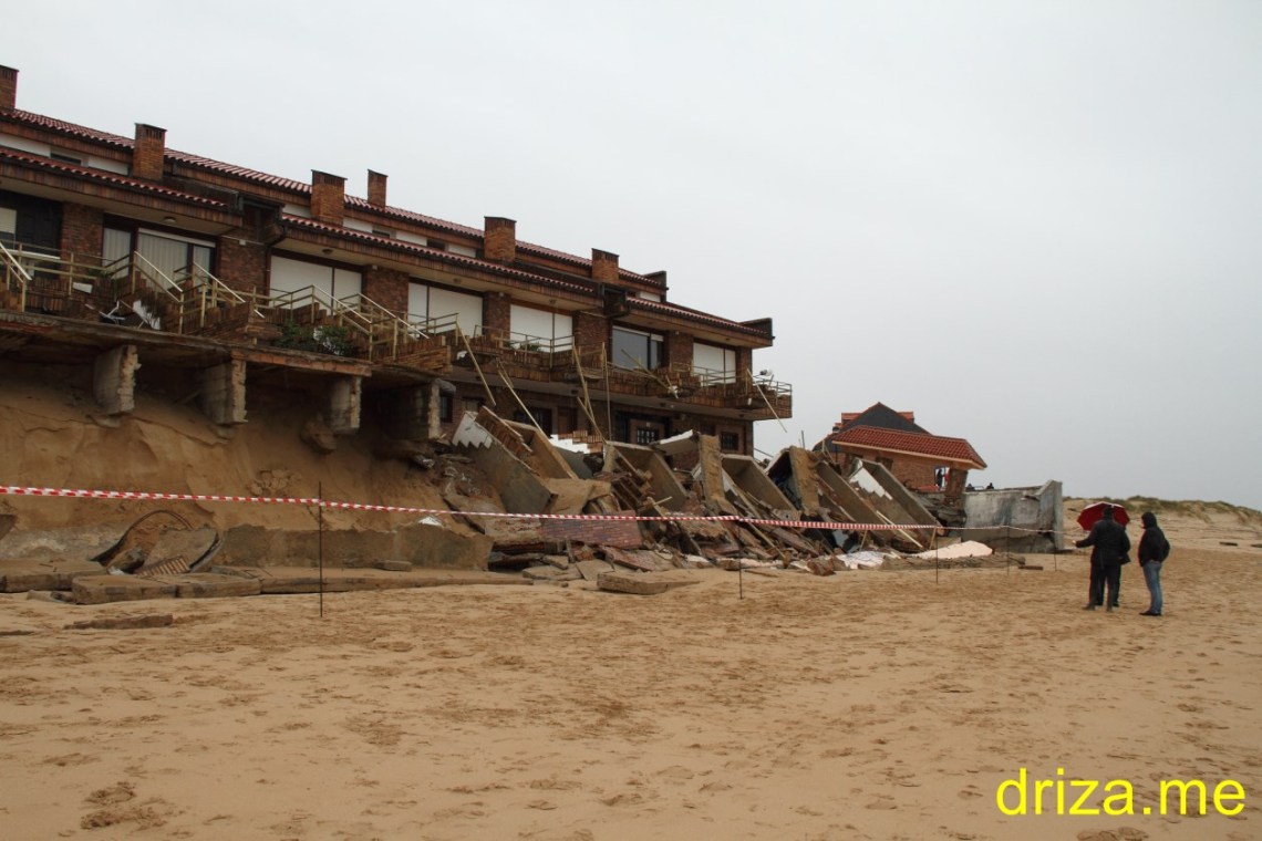 Se urbanizó demasiado cerca de la playa