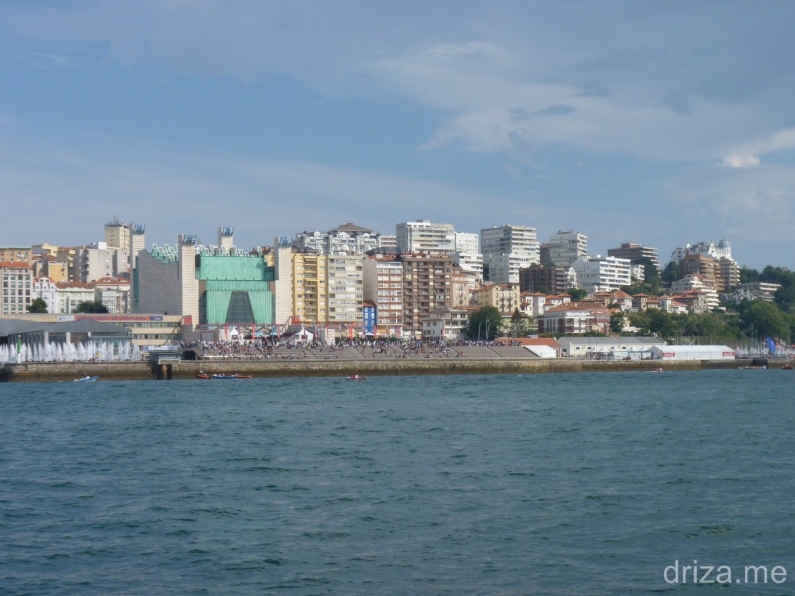 La polémica duna de Zaera siempre con gente tomado el sol